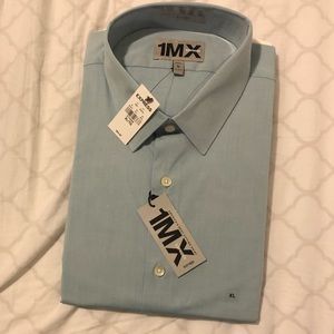 Men’s fitted button down long sleeve dress shirt